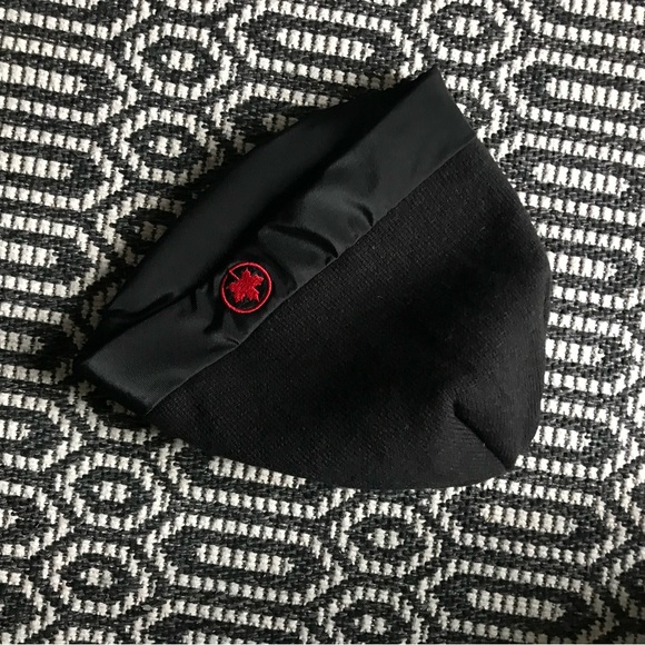 Red Maple Leaf touque NWOT - Picture 2 of 5